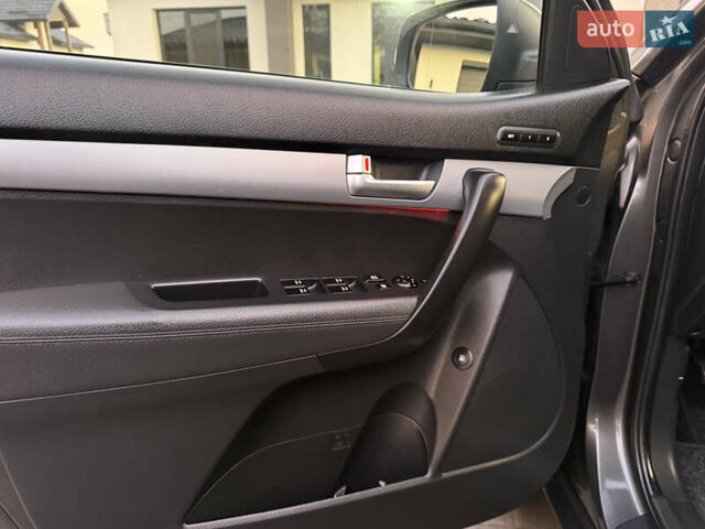 Сірий Кіа Соренто, об'ємом двигуна 2.2 л та пробігом 198 тис. км за 16900 $, фото 18 на Automoto.ua