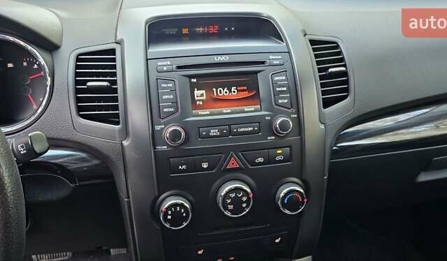 Киа Соренто 2013 в Киеве на Automoto.ua Серый Киа Соренто, объемом двигателя 2.4 л и пробегом 230 тыс. км за 9999 $, фото 2 на Automoto.ua