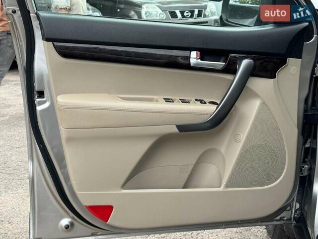 Серый Киа Соренто, объемом двигателя 2.4 л и пробегом 198 тыс. км за 12830 $, фото 12 на Automoto.ua