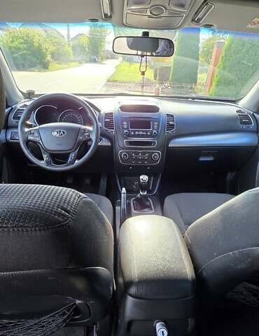 Серый Киа Соренто, объемом двигателя 2.2 л и пробегом 183 тыс. км за 15000 $, фото 8 на Automoto.ua