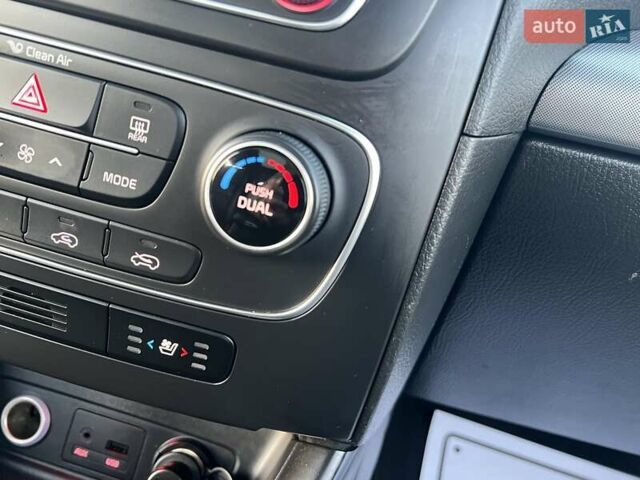 Серый Киа Соренто, объемом двигателя 2.2 л и пробегом 170 тыс. км за 17799 $, фото 132 на Automoto.ua