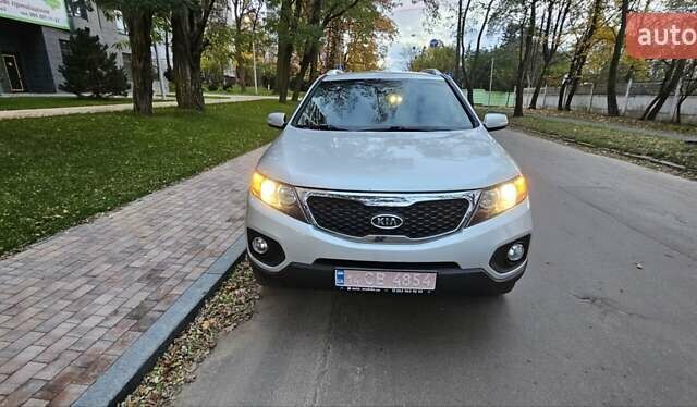 Киа Соренто 2013 в Киеве на Automoto.ua Серый Киа Соренто, объемом двигателя 2.4 л и пробегом 230 тыс. км за 9999 $, фото 22 на Automoto.ua