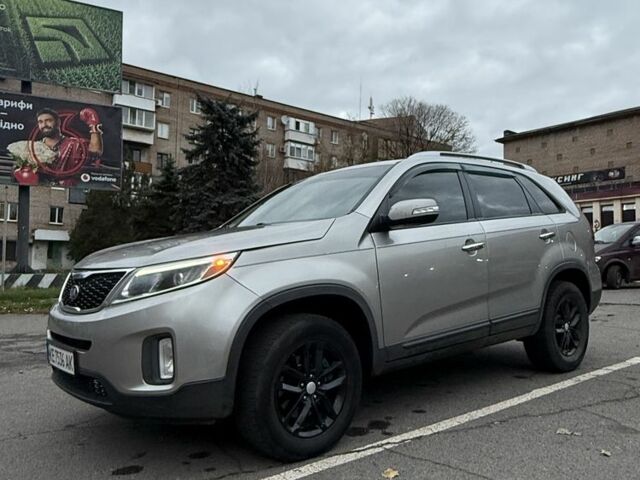 Серый Киа Соренто, объемом двигателя 2.3 л и пробегом 212 тыс. км за 12000 $, фото 1 на Automoto.ua