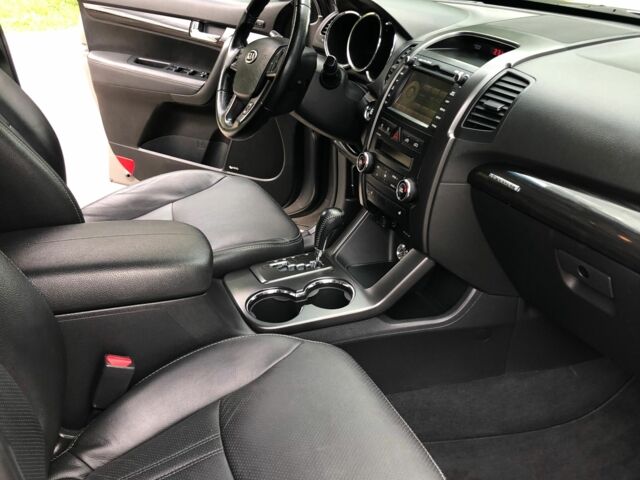 Серый Киа Соренто, объемом двигателя 2.4 л и пробегом 147 тыс. км за 11000 $, фото 5 на Automoto.ua