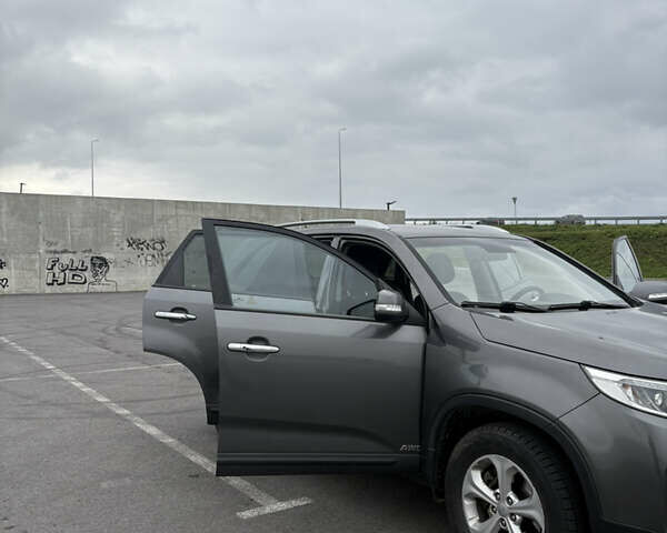 Серый Киа Соренто, объемом двигателя 2.2 л и пробегом 200 тыс. км за 15600 $, фото 6 на Automoto.ua