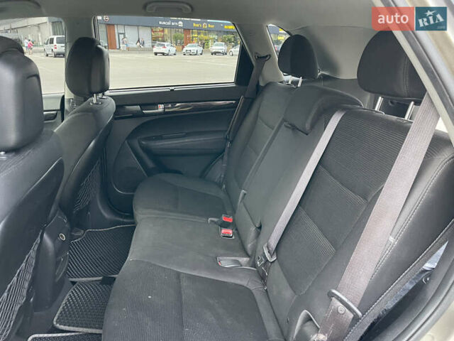 Сірий Кіа Соренто, об'ємом двигуна 2.36 л та пробігом 212 тис. км за 10000 $, фото 13 на Automoto.ua