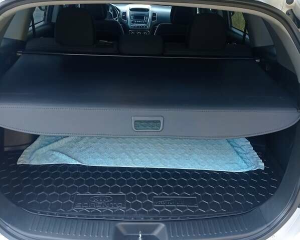 Серый Киа Соренто, объемом двигателя 2.35 л и пробегом 173 тыс. км за 11500 $, фото 3 на Automoto.ua