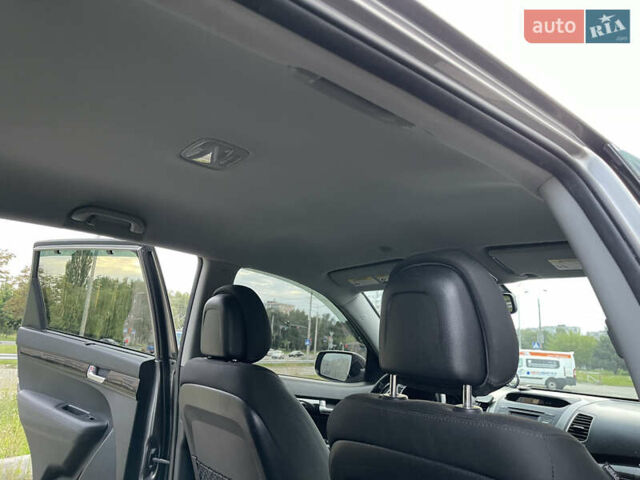 Сірий Кіа Соренто, об'ємом двигуна 2.36 л та пробігом 212 тис. км за 10000 $, фото 21 на Automoto.ua