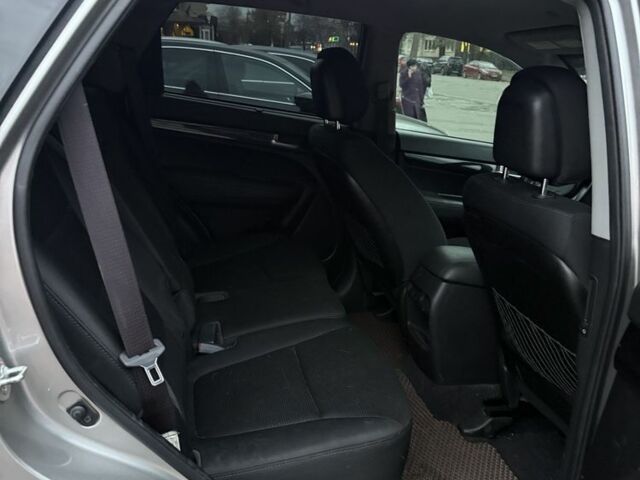 Серый Киа Соренто, объемом двигателя 2.3 л и пробегом 212 тыс. км за 12000 $, фото 11 на Automoto.ua