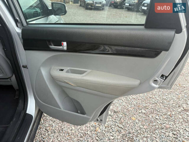 Серый Киа Соренто, объемом двигателя 2.36 л и пробегом 195 тыс. км за 10900 $, фото 43 на Automoto.ua