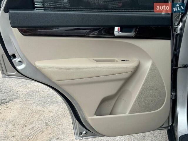 Серый Киа Соренто, объемом двигателя 2.4 л и пробегом 198 тыс. км за 12830 $, фото 17 на Automoto.ua