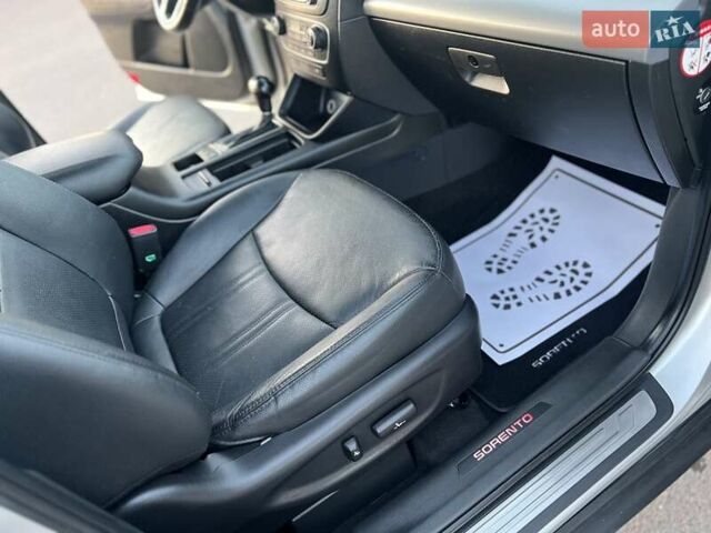 Серый Киа Соренто, объемом двигателя 2.2 л и пробегом 170 тыс. км за 17799 $, фото 128 на Automoto.ua