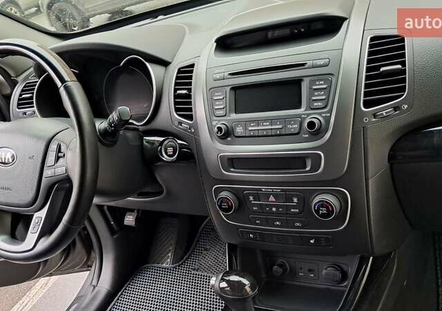 Серый Киа Соренто, объемом двигателя 2 л и пробегом 144 тыс. км за 16900 $, фото 22 на Automoto.ua