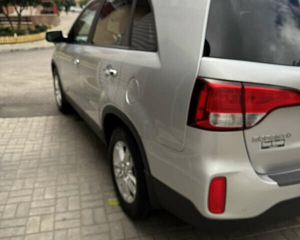 Киа Соренто 2013 в Сумах на Automoto.ua Серый Киа Соренто, объемом двигателя 2.36 л и пробегом 170 тыс. км за 11000 $, фото 6 на Automoto.ua