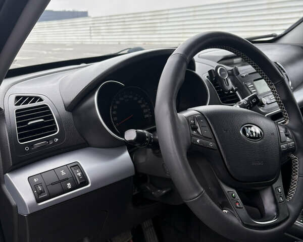 Серый Киа Соренто, объемом двигателя 2.2 л и пробегом 200 тыс. км за 15600 $, фото 10 на Automoto.ua