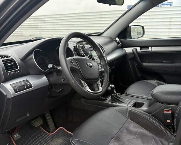 Серый Киа Соренто, объемом двигателя 2.2 л и пробегом 200 тыс. км за 15600 $, фото 9 на Automoto.ua