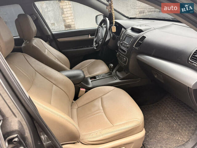 Киа Соренто 2013 в Киеве на Automoto.ua Серый Киа Соренто, объемом двигателя 2.2 л и пробегом 306 тыс. км за 14500 $, фото 6 на Automoto.ua