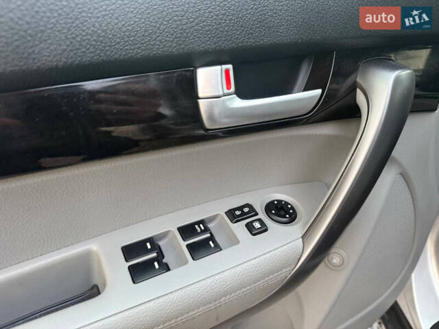 Серый Киа Соренто, объемом двигателя 2.36 л и пробегом 195 тыс. км за 10900 $, фото 27 на Automoto.ua