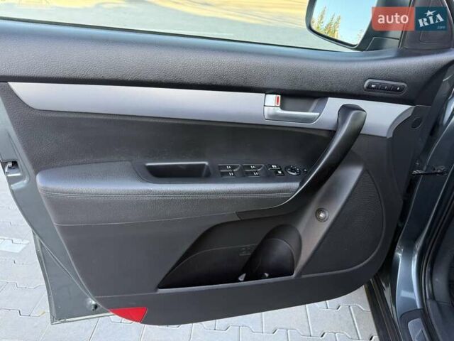 Кіа Соренто 2013 у Чернівцях на Automoto.ua Сірий Кіа Соренто, об'ємом двигуна 2.2 л та пробігом 216 тис. км за 15800 $, фото 24 на Automoto.ua