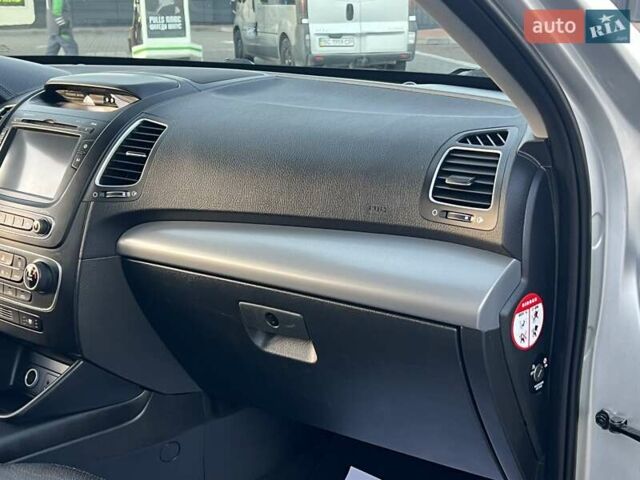 Серый Киа Соренто, объемом двигателя 2.2 л и пробегом 170 тыс. км за 17799 $, фото 131 на Automoto.ua