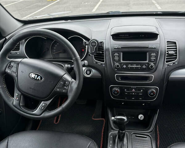 Серый Киа Соренто, объемом двигателя 2.2 л и пробегом 200 тыс. км за 15600 $, фото 15 на Automoto.ua