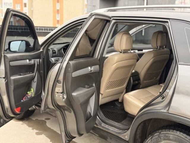 Серый Киа Соренто, объемом двигателя 2.2 л и пробегом 226 тыс. км за 13100 $, фото 18 на Automoto.ua