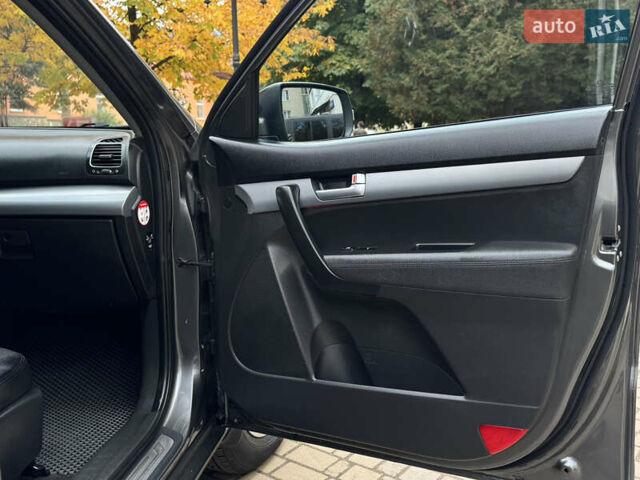 Серый Киа Соренто, объемом двигателя 2.2 л и пробегом 253 тыс. км за 13700 $, фото 59 на Automoto.ua