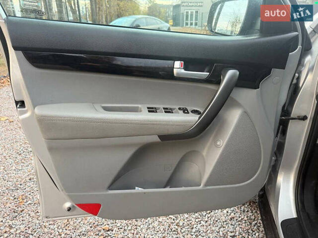 Серый Киа Соренто, объемом двигателя 2.36 л и пробегом 195 тыс. км за 10900 $, фото 26 на Automoto.ua