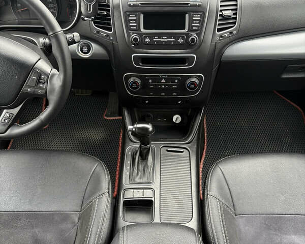 Серый Киа Соренто, объемом двигателя 2.2 л и пробегом 200 тыс. км за 15600 $, фото 17 на Automoto.ua