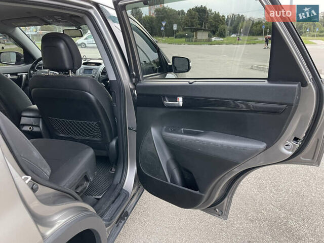 Сірий Кіа Соренто, об'ємом двигуна 2.36 л та пробігом 212 тис. км за 10000 $, фото 19 на Automoto.ua