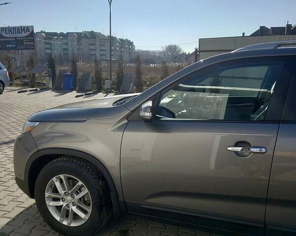 Серый Киа Соренто, объемом двигателя 2.4 л и пробегом 246 тыс. км за 12200 $, фото 9 на Automoto.ua