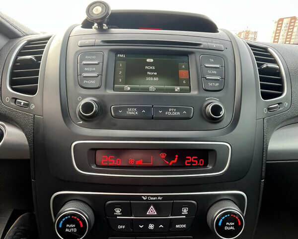 Сірий Кіа Соренто, об'ємом двигуна 2.2 л та пробігом 214 тис. км за 16200 $, фото 23 на Automoto.ua