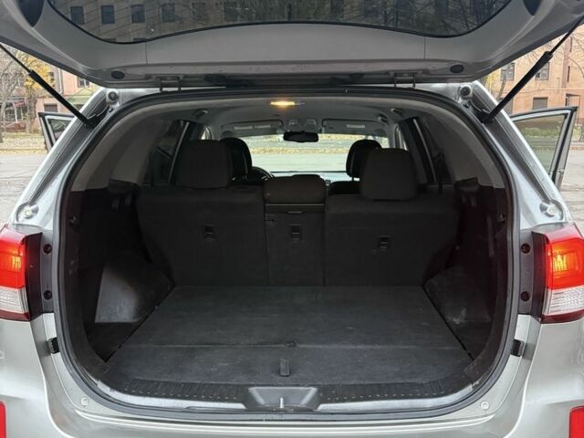 Серый Киа Соренто, объемом двигателя 2.3 л и пробегом 212 тыс. км за 12000 $, фото 4 на Automoto.ua