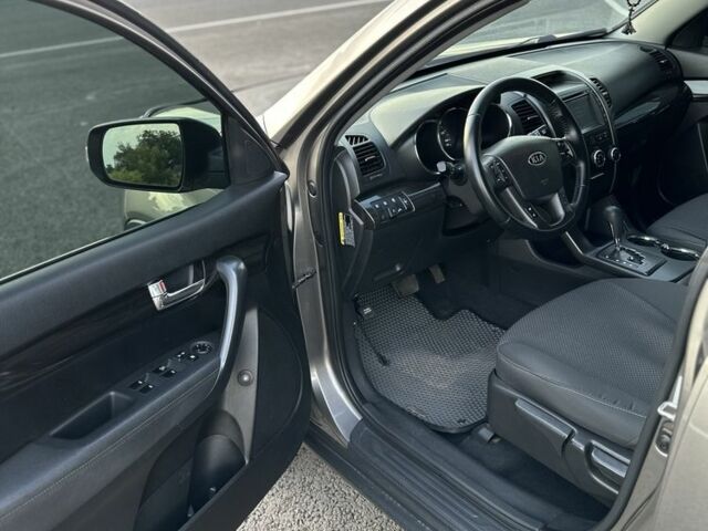 Серый Киа Соренто, объемом двигателя 2.4 л и пробегом 115 тыс. км за 11799 $, фото 1 на Automoto.ua