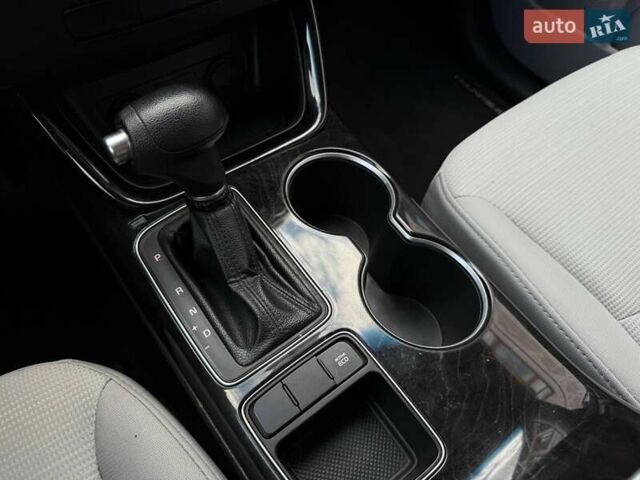 Киа Соренто 2013 в Стрые на Automoto.ua Серый Киа Соренто, объемом двигателя 2.36 л и пробегом 154 тыс. км за 10500 $, фото 14 на Automoto.ua