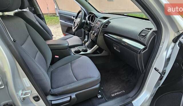 Киа Соренто 2013 в Киеве на Automoto.ua Серый Киа Соренто, объемом двигателя 2.4 л и пробегом 230 тыс. км за 9999 $, фото 5 на Automoto.ua
