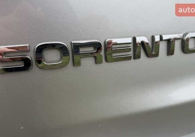 Сірий Кіа Соренто, об'ємом двигуна 2 л та пробігом 229 тис. км за 16275 $, фото 8 на Automoto.ua