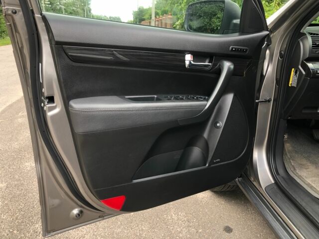 Серый Киа Соренто, объемом двигателя 2.4 л и пробегом 147 тыс. км за 11000 $, фото 14 на Automoto.ua