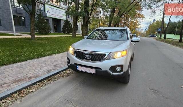 Киа Соренто 2013 в Киеве на Automoto.ua Серый Киа Соренто, объемом двигателя 2.4 л и пробегом 230 тыс. км за 9999 $, фото 18 на Automoto.ua