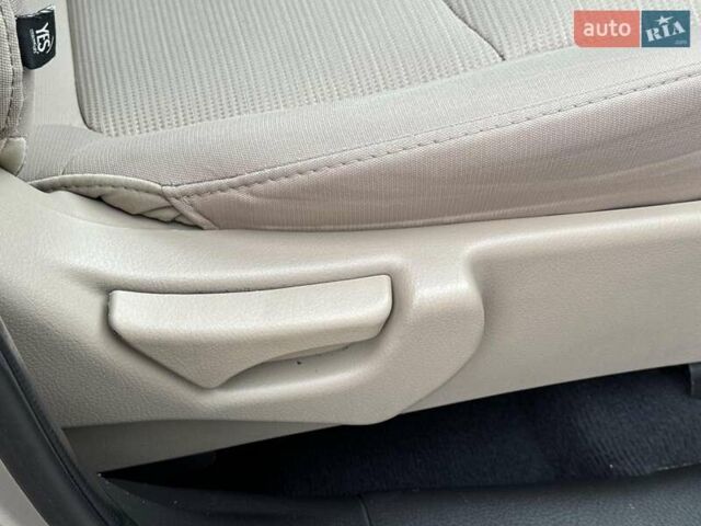 Серый Киа Соренто, объемом двигателя 2.4 л и пробегом 198 тыс. км за 12830 $, фото 25 на Automoto.ua