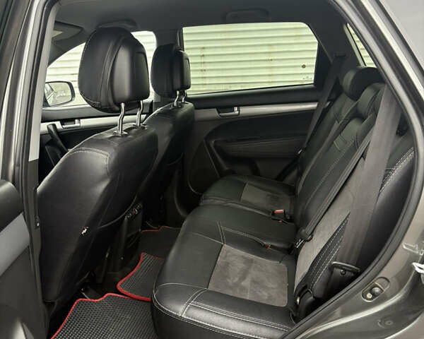 Серый Киа Соренто, объемом двигателя 2.2 л и пробегом 200 тыс. км за 15600 $, фото 13 на Automoto.ua