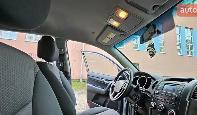 Киа Соренто 2013 в Киеве на Automoto.ua Серый Киа Соренто, объемом двигателя 2.4 л и пробегом 230 тыс. км за 9999 $, фото 11 на Automoto.ua