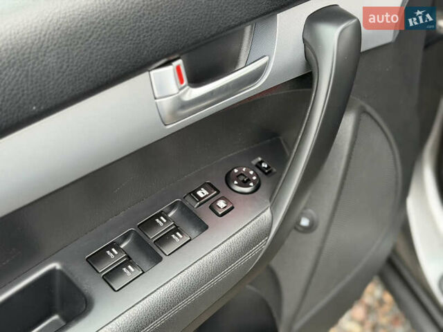 Серый Киа Соренто, объемом двигателя 2.2 л и пробегом 143 тыс. км за 17400 $, фото 18 на Automoto.ua