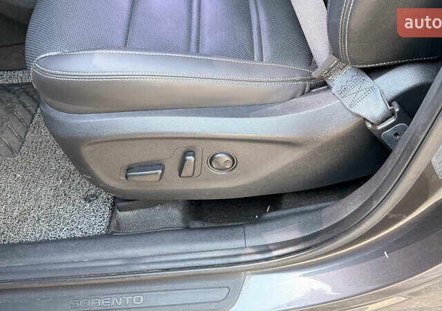 Кіа Соренто 2014 у Белгород-Днестровском на Automoto.ua Сірий Кіа Соренто, об'ємом двигуна 2 л та пробігом 205 тис. км за 18500 $, фото 20 на Automoto.ua