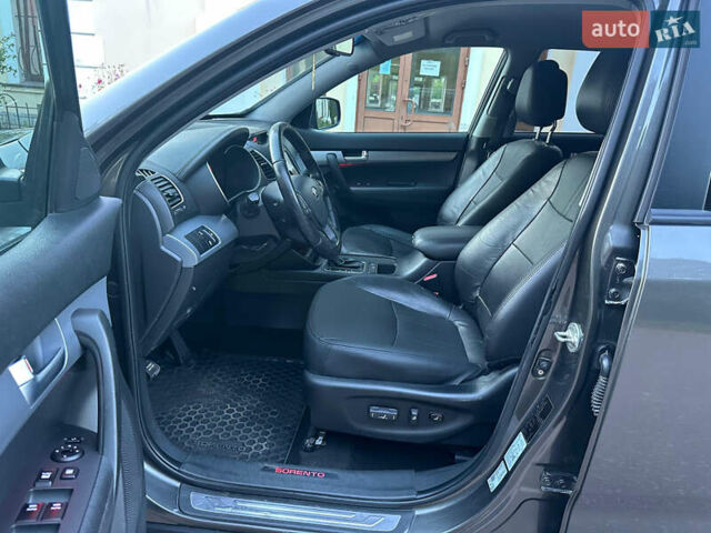 Сірий Кіа Соренто, об'ємом двигуна 2.2 л та пробігом 220 тис. км за 15900 $, фото 17 на Automoto.ua