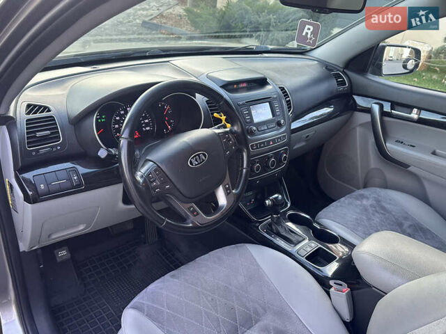 Сірий Кіа Соренто, об'ємом двигуна 2.35 л та пробігом 191 тис. км за 14500 $, фото 17 на Automoto.ua