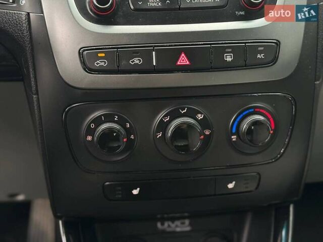 Сірий Кіа Соренто, об'ємом двигуна 2.36 л та пробігом 193 тис. км за 12300 $, фото 36 на Automoto.ua