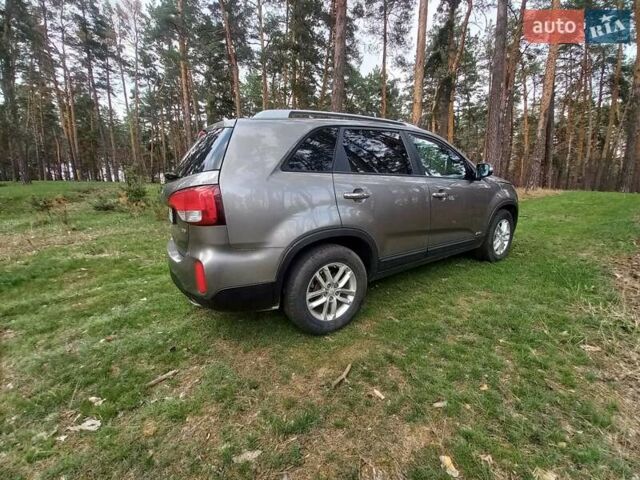Серый Киа Соренто, объемом двигателя 2.4 л и пробегом 304 тыс. км за 13600 $, фото 2 на Automoto.ua