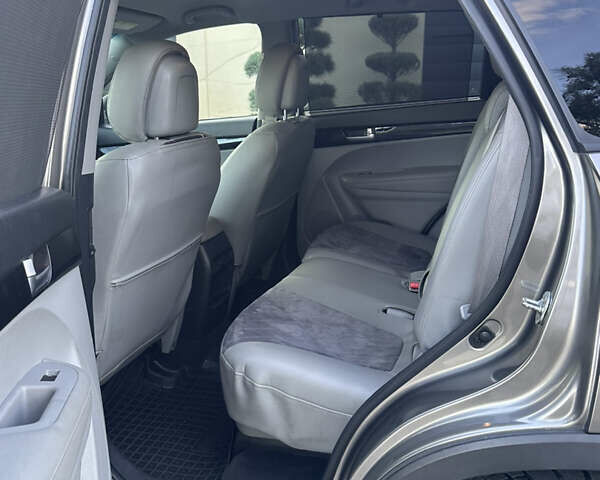 Сірий Кіа Соренто, об'ємом двигуна 2.35 л та пробігом 191 тис. км за 14500 $, фото 18 на Automoto.ua