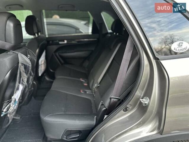 Серый Киа Соренто, объемом двигателя 2.36 л и пробегом 1 тыс. км за 12500 $, фото 18 на Automoto.ua